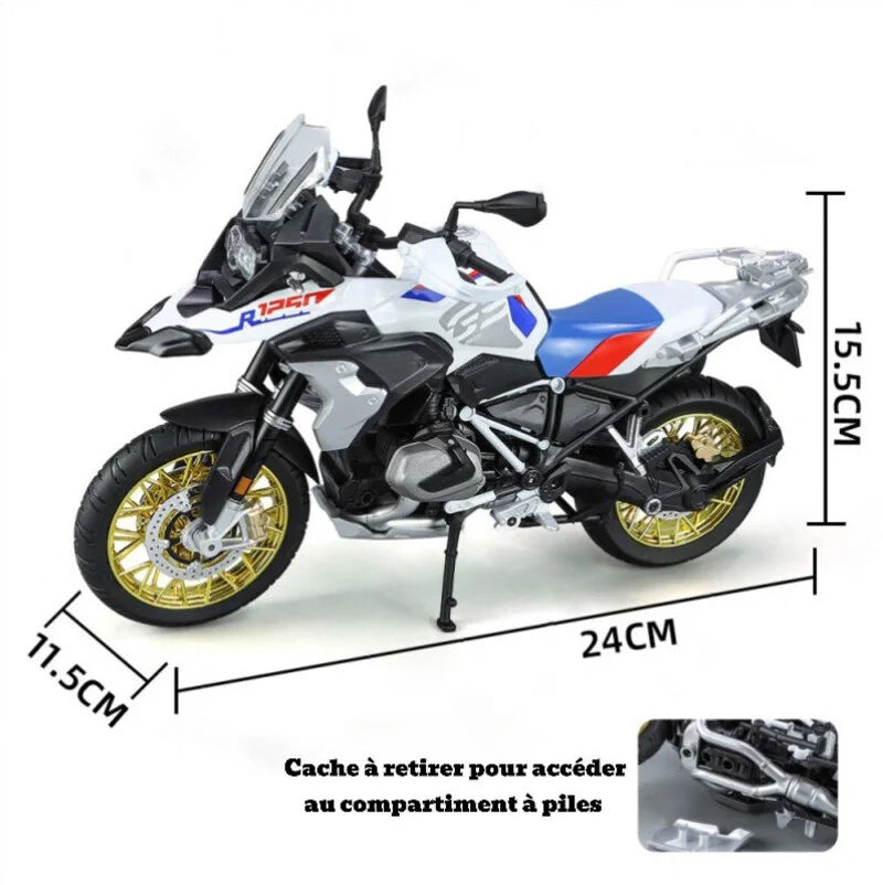 Dimensions du modèle et emplacement du compartiment à piles de la BMW R1250GS.